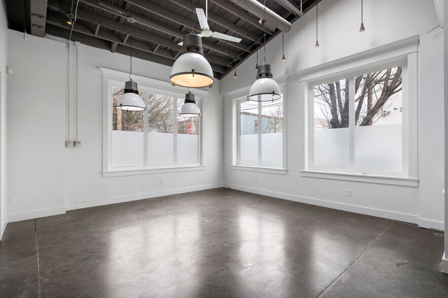 More Photos Of 1632 NW Thurman St, Portland Showroom For Lease