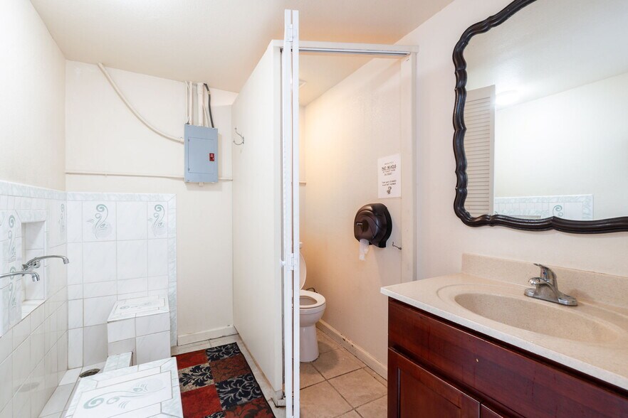 More Photos Of 4820 International Blvd, Oakland General Retail For Sale