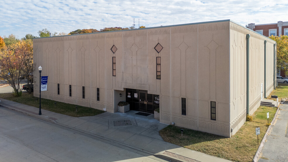 Primary Photo Of 101 Spring St, Excelsior Springs Theater Concert Hall For Sale