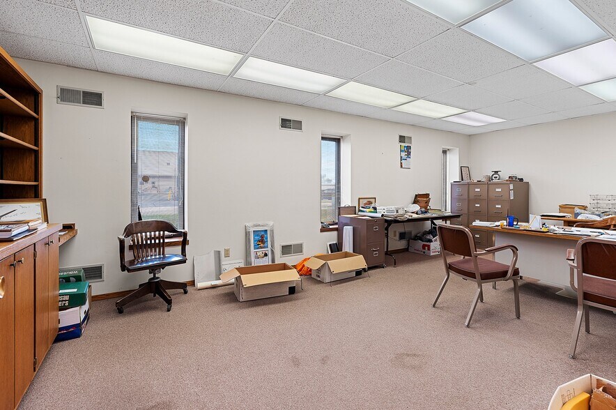 More Photos Of 1373 Kimberly Dr, Neenah Flex For Sale