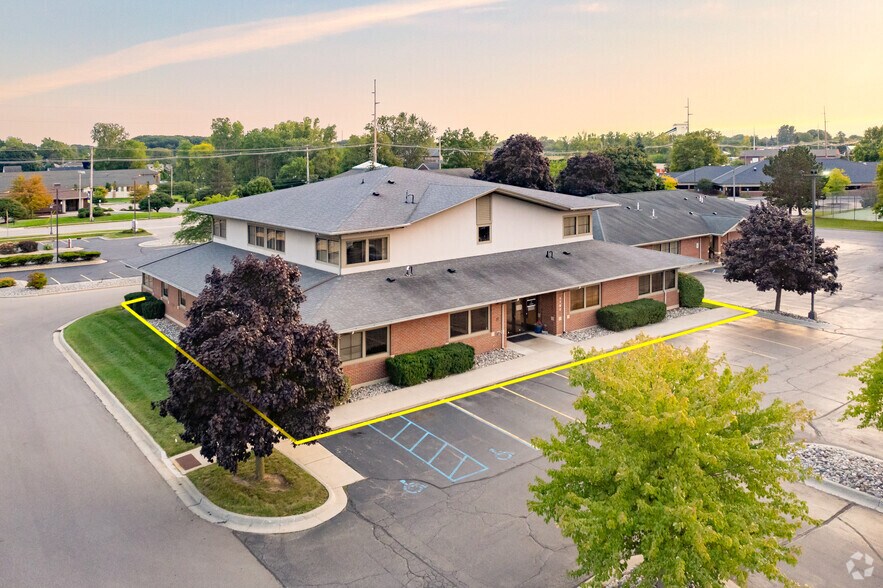 More Photos Of 1701 Lake Lansing Rd, Lansing Office For Lease