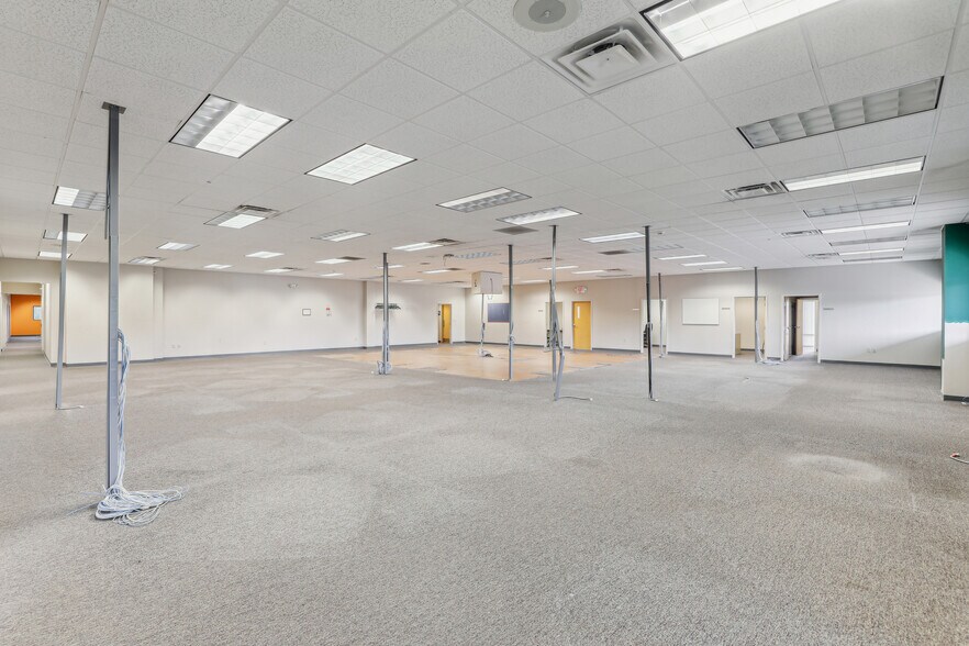 More Photos Of 60 Overbrook Dr, Monroe Flex For Sale