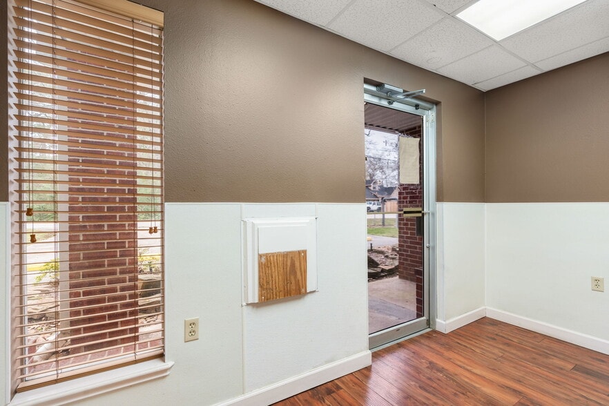 More Photos Of 2200 Sciaaca Rd, Spring Office For Sale