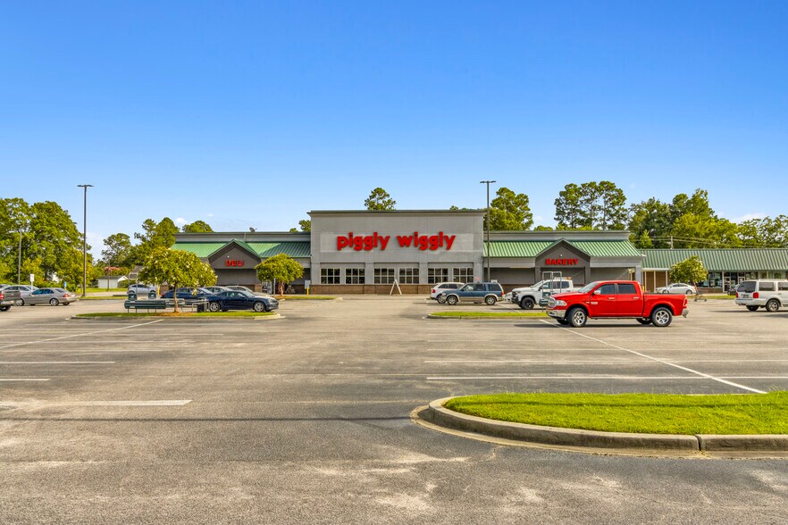 More Photos Of 208 E Mcintyre St, Mullins Supermarket For Sale