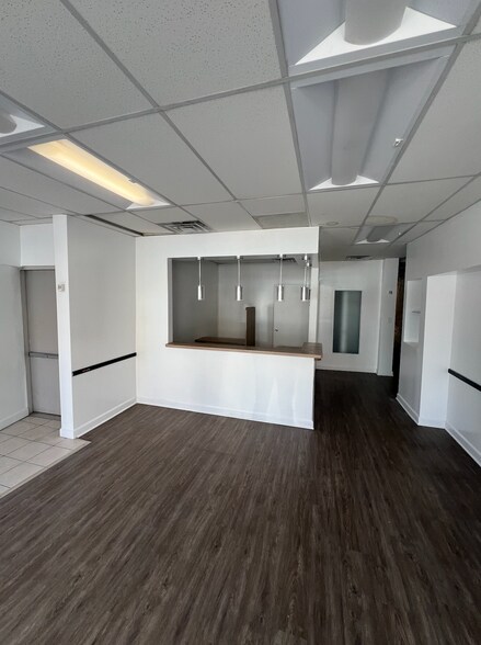 More Photos Of 1719 W 18th St, Chicago Storefront Retail Residential For Lease