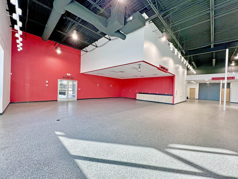 More Photos Of 501 Salem Pl, Fairview Heights Auto Dealership For Sale
