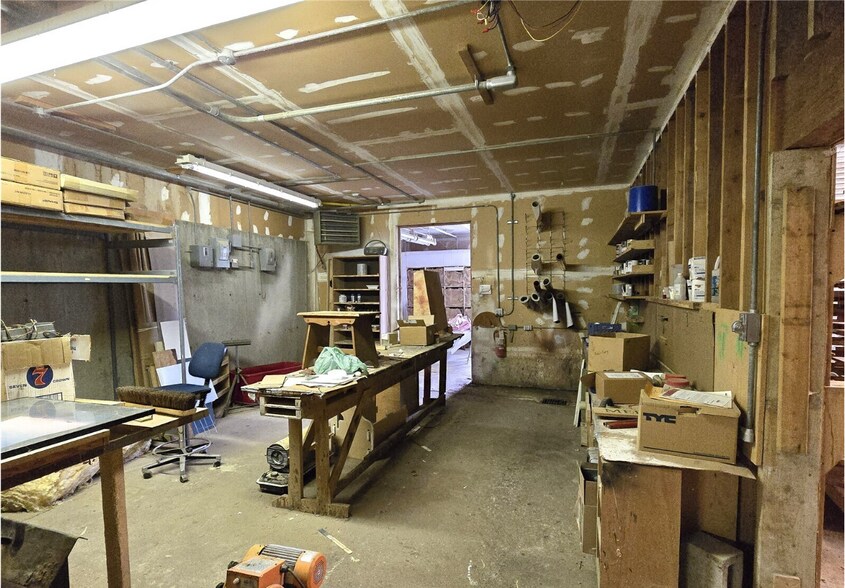 More Photos Of 633 E Pioneer Ave, Montesano Office For Lease