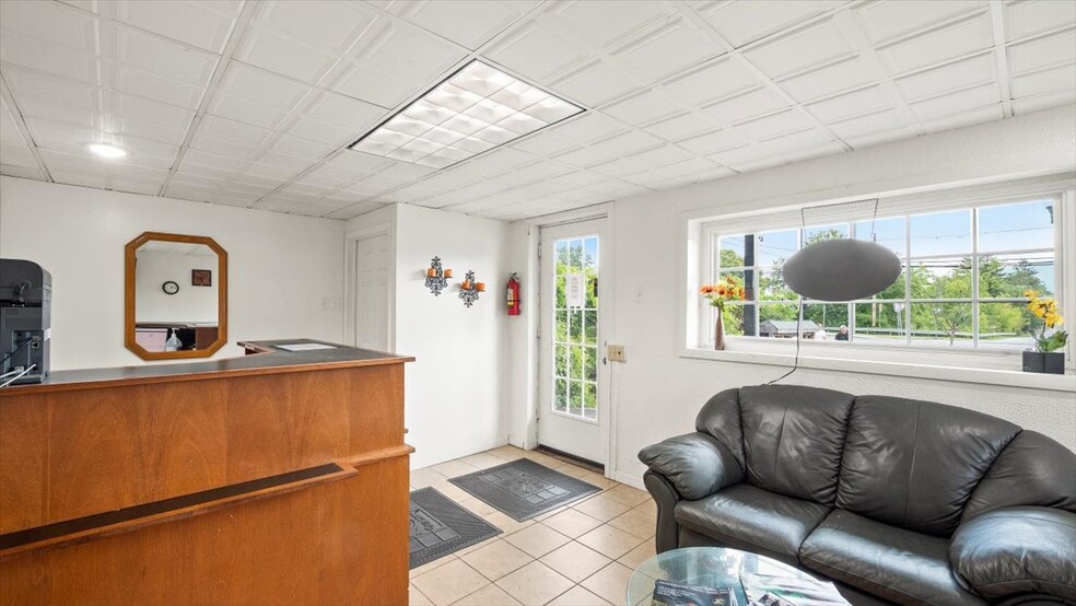 More Photos Of 5 Canada St, Lake George Hotel For Sale