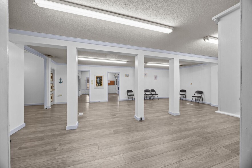 More Photos Of 1108 S Salisbury, Spencer Freestanding For Sale