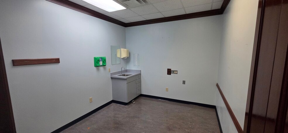 More Photos Of 1475-1495 W Main St, Tipp City Medical For Lease