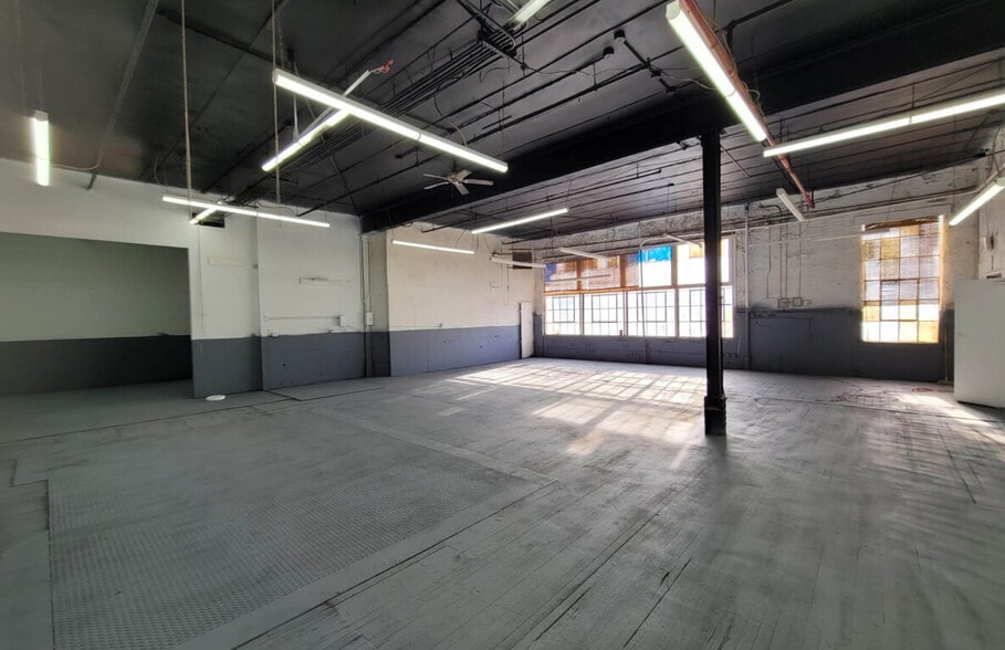 More Photos Of 830 Barry St, Bronx Warehouse For Sale