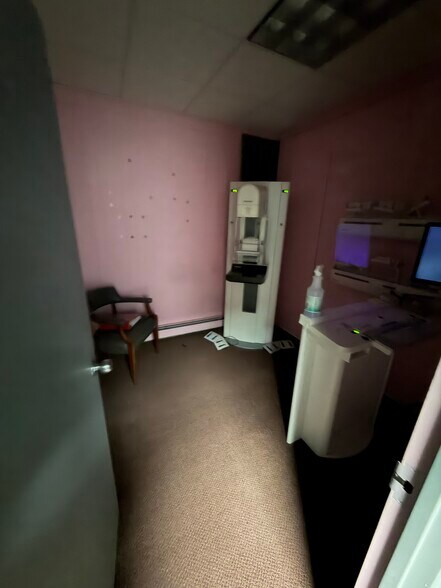 More Photos Of 21-82-21-84 Steinway St, Astoria Medical For Lease