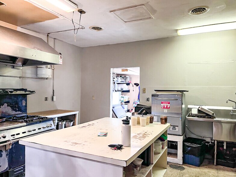 More Photos Of 87275 County Hwy 9-28, Christmas Valley Hotel For Sale