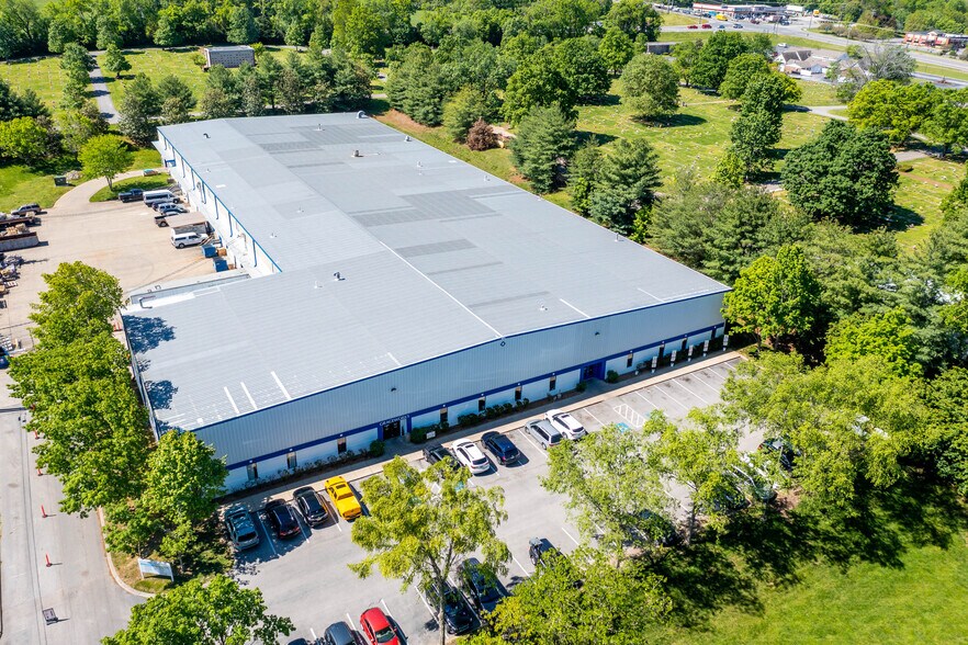 More Photos Of 104 Southeast Pky, Franklin Warehouse For Lease
