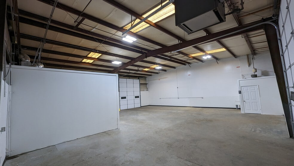 More Photos Of Four Wheel Dr, Duluth Warehouse For Lease
