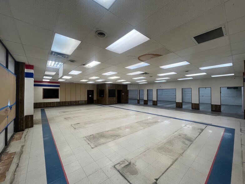 More Photos Of 577 W Coulter Ave, Powell Freestanding For Lease