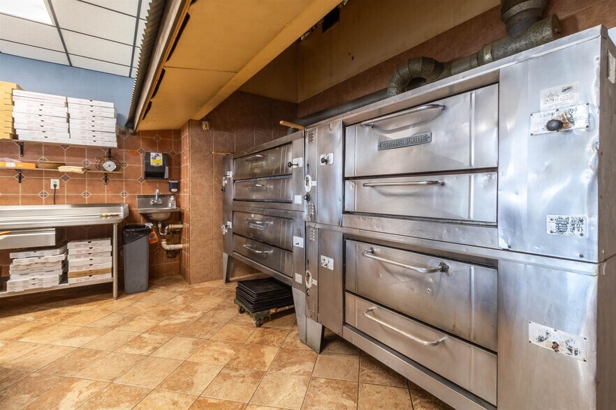 More Photos Of 212 New Jersey Ave, Wildwood Storefront For Sale