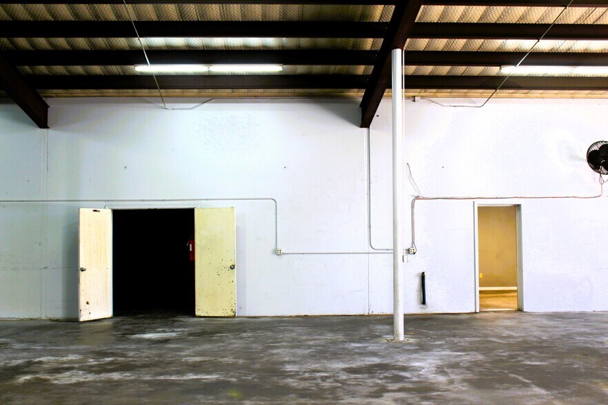 More Photos Of 1810 Barnett Dr, Weatherford Warehouse For Lease