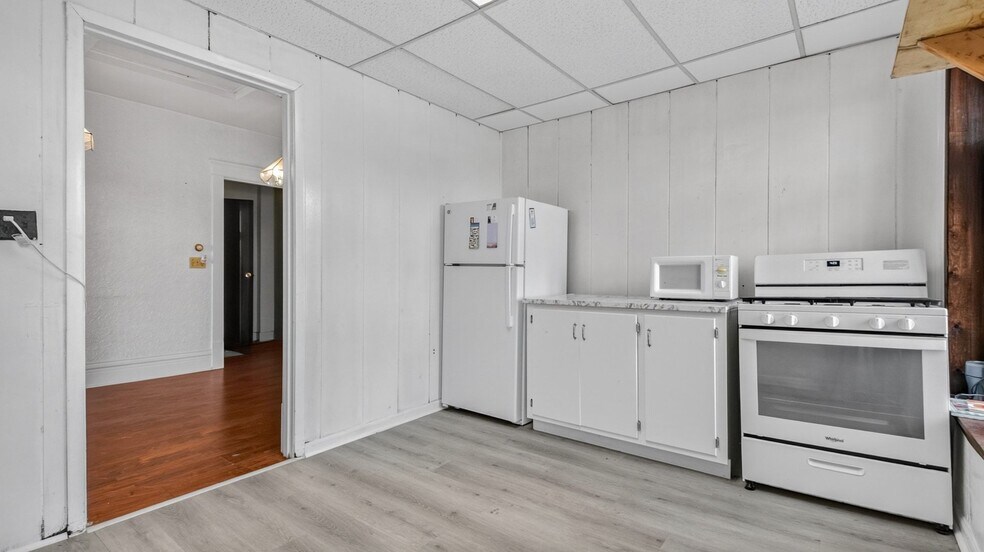 More Photos Of 110 W 2nd St N, Ladysmith General Retail For Sale