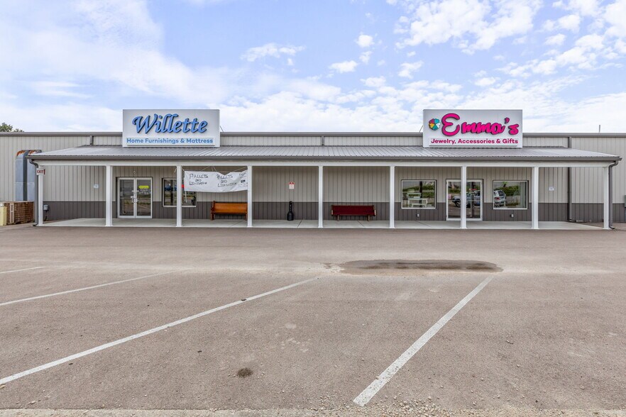 More Photos Of 650 Walton Dr, Farmington Storefront Retail Office For Sale