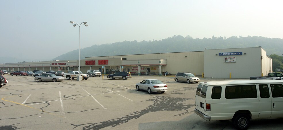 Primary Photo Of 100 Chamber Plz, Charleroi Supermarket For Lease