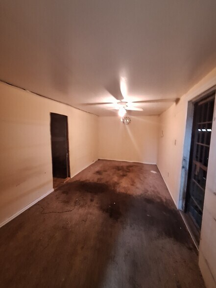 More Photos Of 2000 S Sam Houston Pky W, Houston Warehouse For Lease