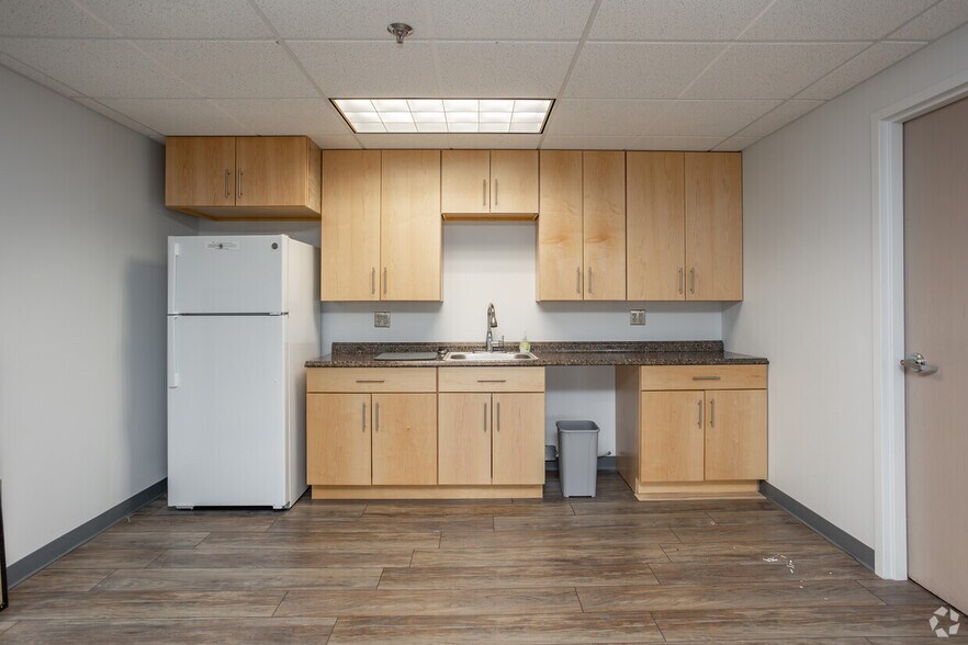 More Photos Of 6200 Brooktree Rd, Wexford Medical For Lease