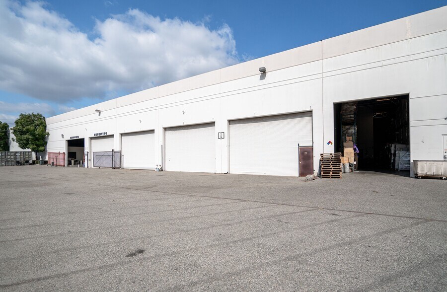 More Photos Of 5500-5510 S Soto St, Vernon Warehouse For Sale