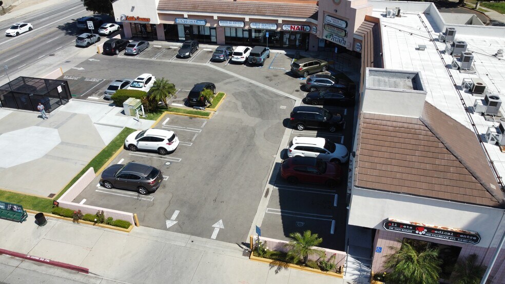 More Photos Of 7606 Fallbrook Ave, Canoga Park Unknown For Lease