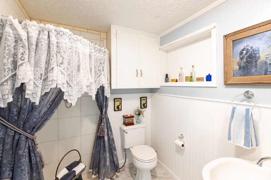 More Photos Of 620 Davis St, Wasco Specialty For Sale