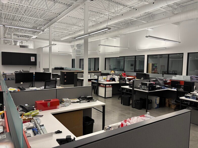 More Photos Of 16715 Boul Hymus, Kirkland Warehouse For Sale