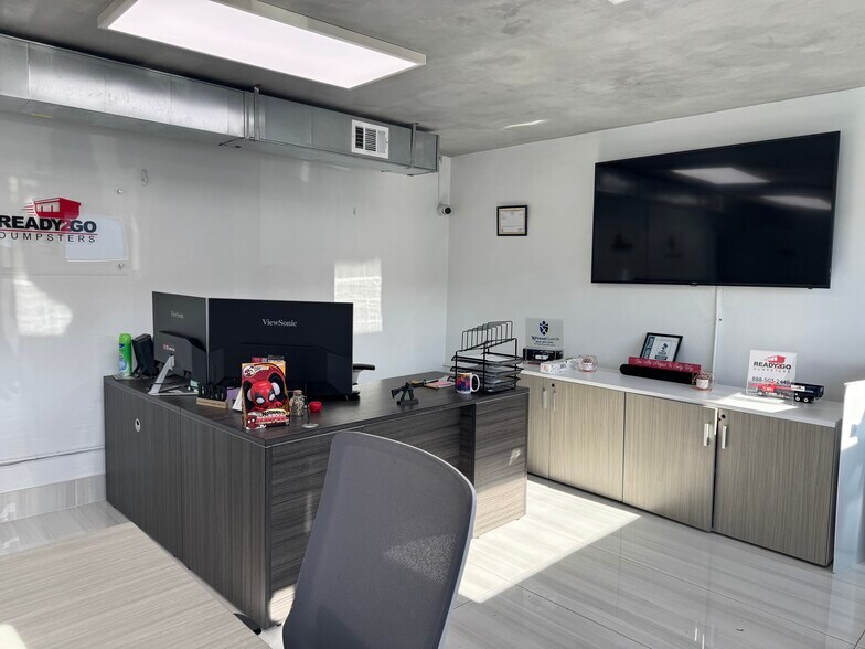 More Photos Of 2200-2208 SW 59th Ave, West Park Warehouse For Sale