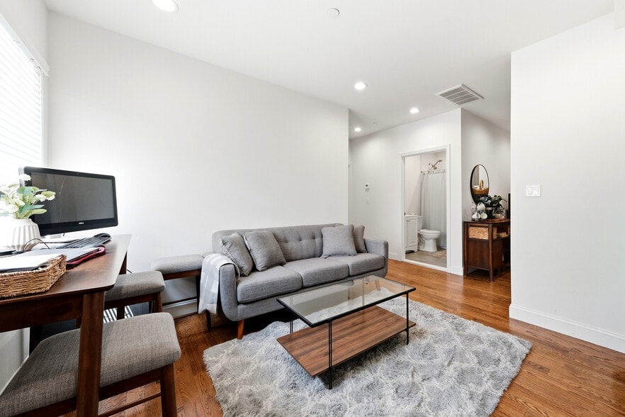 More Photos Of 272 Broadway, Bethpage General Retail For Sale