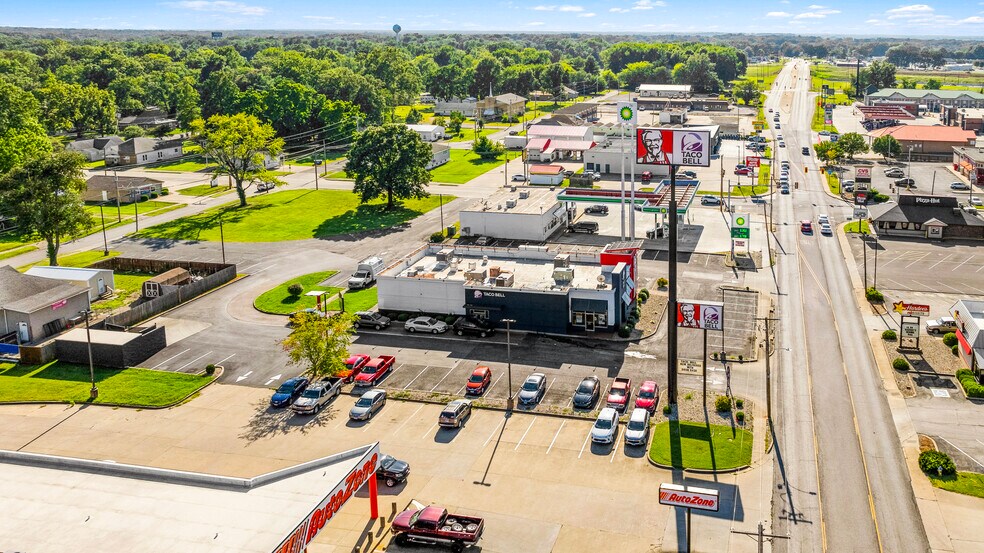 More Photos Of 634 W Main St, Benton General Retail For Sale