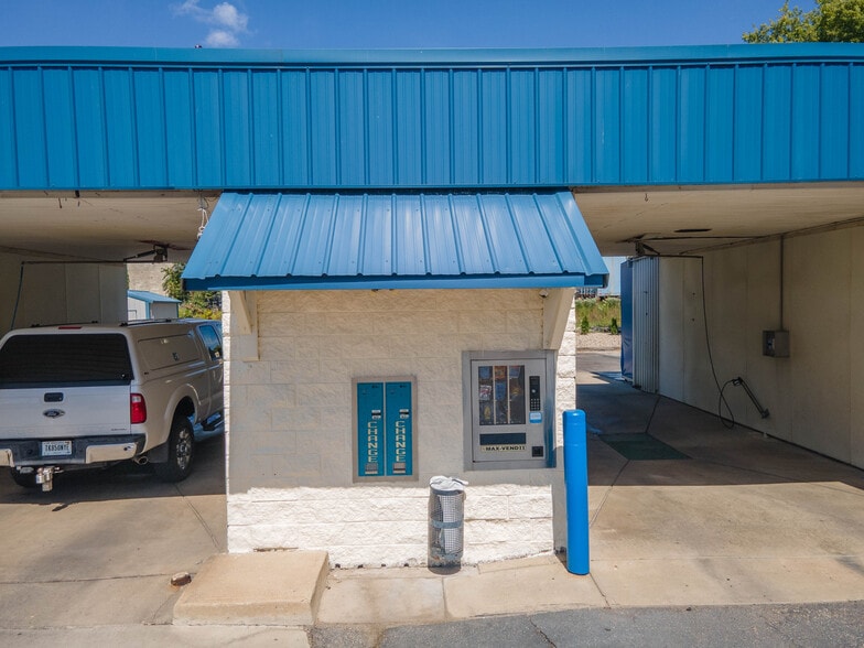 More Photos Of 1600 Washington Ave, Frankfort Specialty For Sale