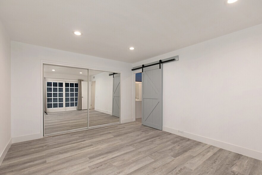 More Photos Of 2212 W Oceanfront, Newport Beach Multifamily For Sale