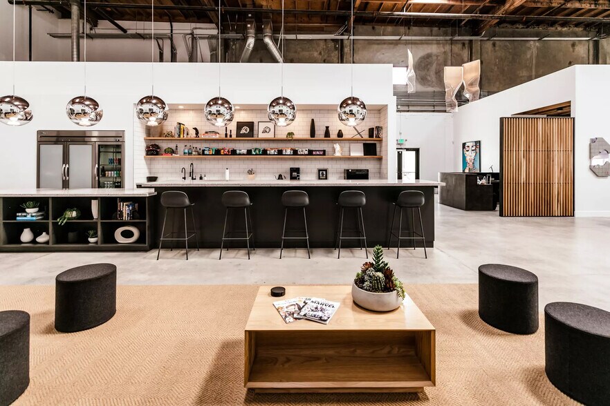 More Photos Of 1375 E 6th St, Los Angeles Flex For Lease