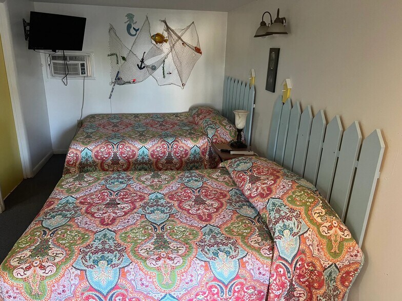 More Photos Of 4945 E Indiana Beach Rd, Monticello Marina For Sale