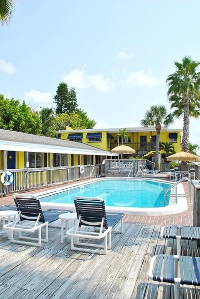 More Photos Of 401 E Shore Dr, Clearwater Beach Hotel For Sale