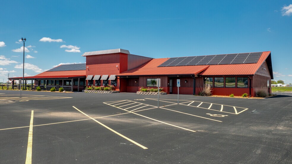 More Photos Of 1403 W Stamer Dr, Litchfield Restaurant For Lease