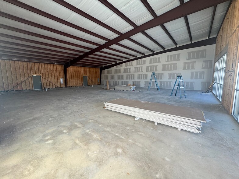 More Photos Of 4380 Roy Rd, Shreveport Flex For Lease
