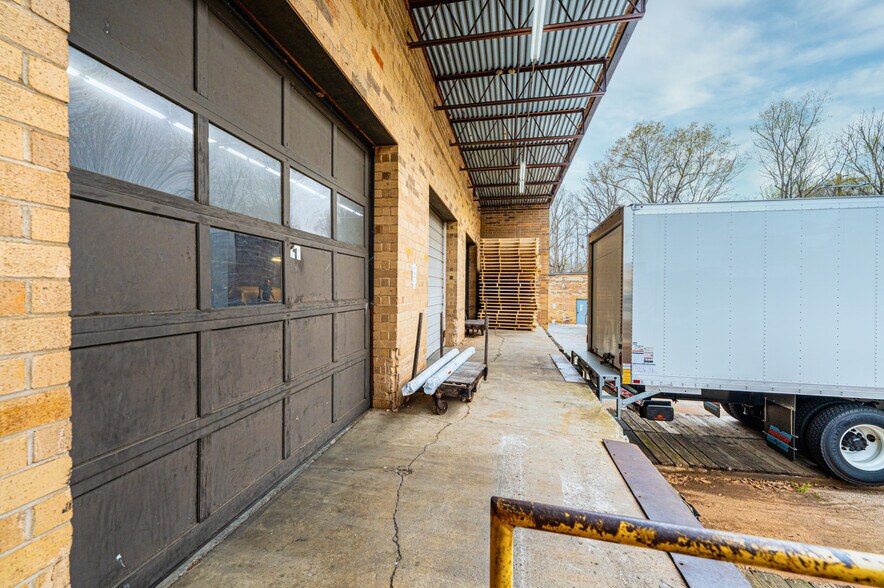More Photos Of 3340 20th Ave SE, Newton Unknown For Lease