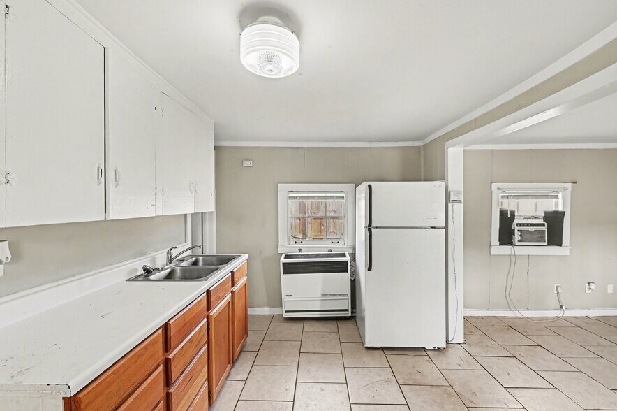 More Photos Of 308 Chestnut St, Silver Lake Apartments For Sale