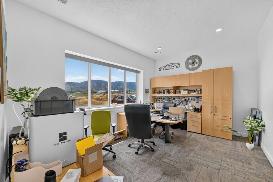 More Photos Of 79 W 3100 N, Hyde Park Flex For Sale