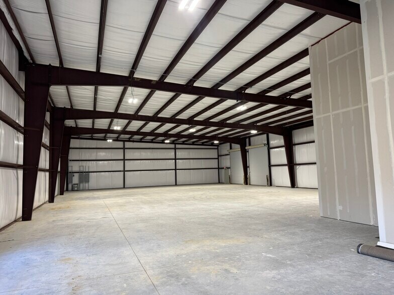 More Photos Of 6344 Theall rd, Houston Warehouse For Lease