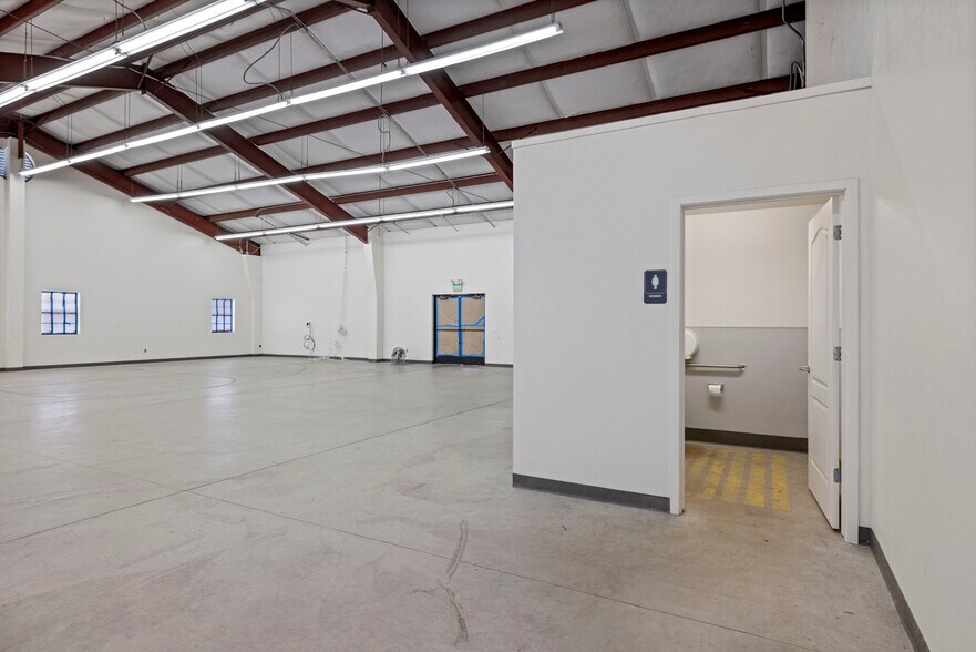 More Photos Of 3404 Shadowbrook Dr, Stockton Storefront Retail Office For Sale
