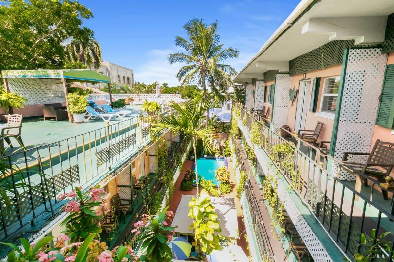 More Photos Of 40 George St, Nassau Hotel For Sale