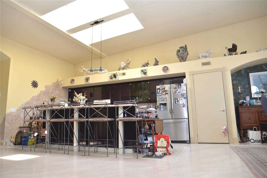 More Photos Of 3845 Bloor St W, Toronto Freestanding For Sale