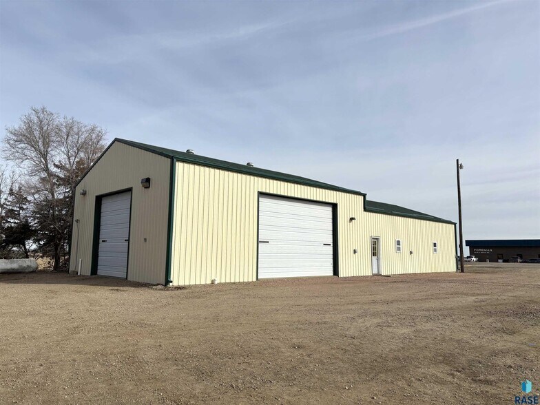 More Photos Of 1603 N Broadway Ave, Miller Industrial For Sale