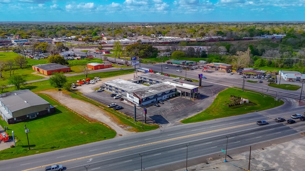 More Photos Of 110 E Highway 6, Alvin Hotel For Sale